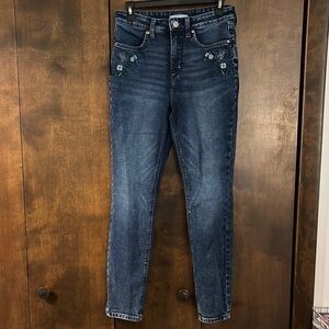 Blue Skinny Jeans with Tapered Leg and Faded Look